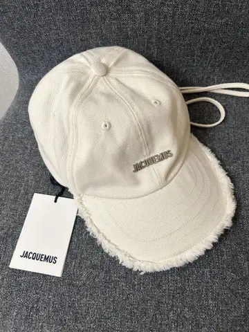 JACQUEMUS 화이트 프린지 캡