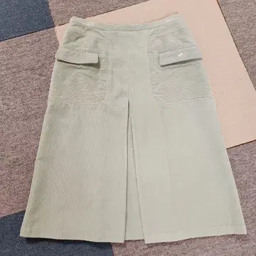 새상품급 미나 페르호넨 코듀로이 무릎 기장 사다리꼴 스커트 민트 그린
