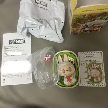 POPMART LABUBU Wacky Mart 라부부 피규어