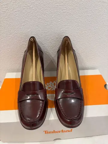 Michael Kors 버건디 로퍼