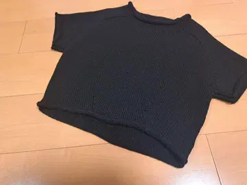 Sheller 컷오프 하프 슬리브 스웨터