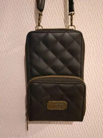 ANNA SUI 퀼팅 스마트폰 숄더백 블랙
