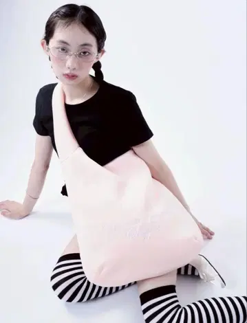 smyeon 소프트 터치 자수 숄더백 핑크