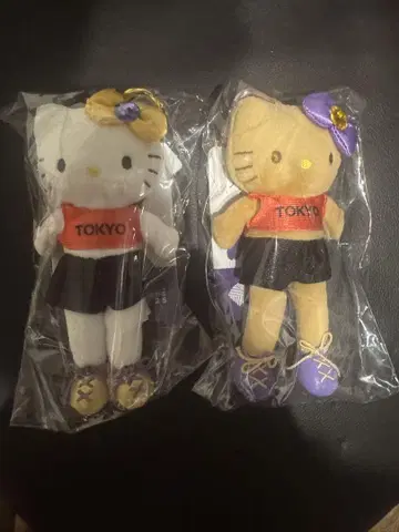 헬로키티 세계 육상 콜라보 봉제 인형 키링 2종 세트