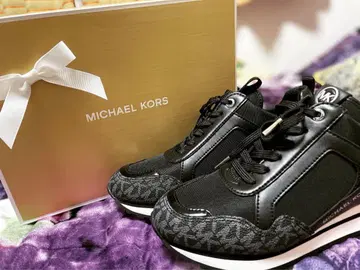 MICHAEL KORS 블랙 스니커즈