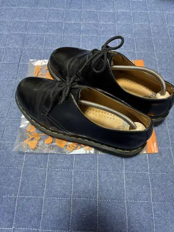 Dr. Martens 3홀 UK8