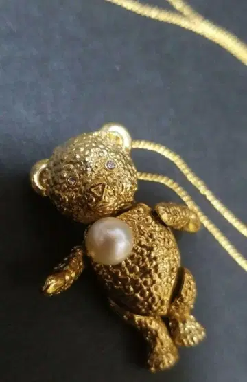 곰 모양 금 도금 참 (펄 장식 포함)