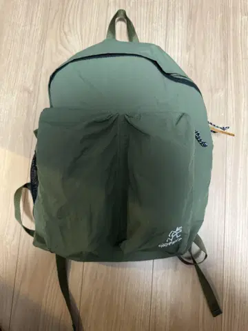 GRAMICCI 그라미치 올리브 그린 백팩