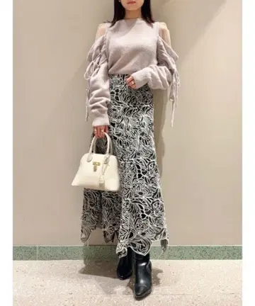 SNIDEL 오간 커팅 레이스 스커트 블랙