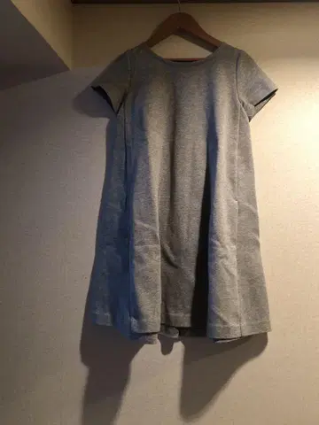 폴앤조 그레이 반팔 미니 원피스 플리츠 디자인