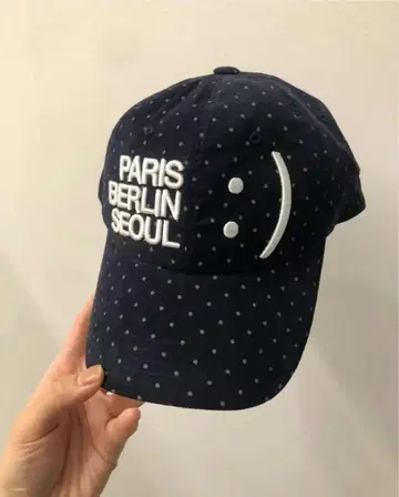 THE MUSEUM VISITOR 스마일 Smile 도트 캡