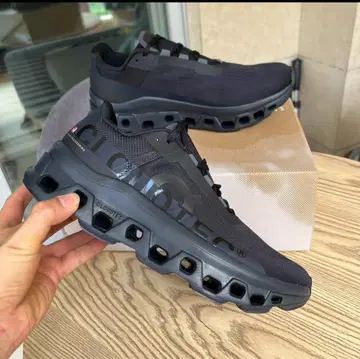 On 클라우드 몬스터 블랙 러닝화 27.5cm