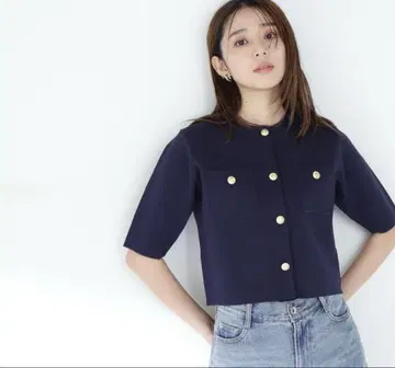 새상품급 NATURAL BEAUTY BASIC 엠블럼 버튼 니트 자켓