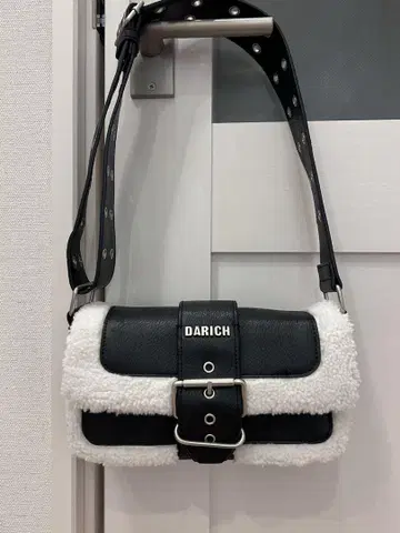 다리치 숄더백 퍼