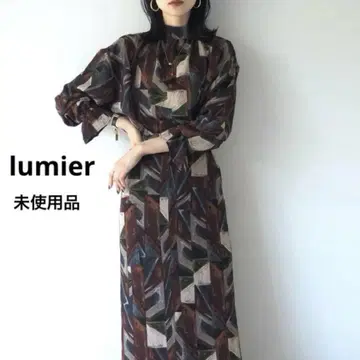 택 포함 새상품 Lumier 레트로 프린트 타이트 스커트 블라우스