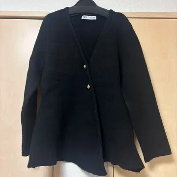 ZARA 골드 버튼 가디건 새상품급