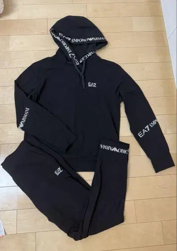 EA7 Emporio Armani 블랙 셋업