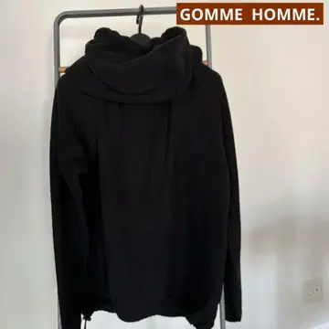 GOMME HOMME. 플리스 후드 부착