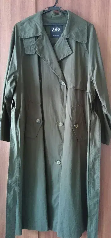 ZARA 올리브 그린 트렌치코트