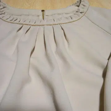 레리안 블라우스