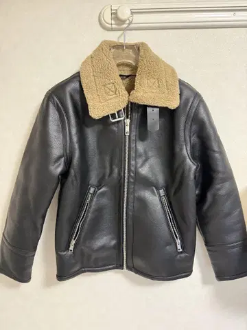 보아 카라 부착 블랙 가죽 자켓