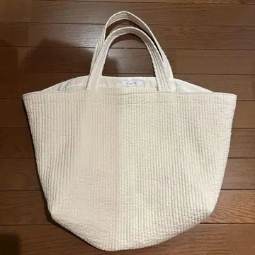 아이보리 퀼팅 토트백