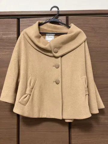 베이지 카멜 케이프 코트 판초 버튼 아나텔리어