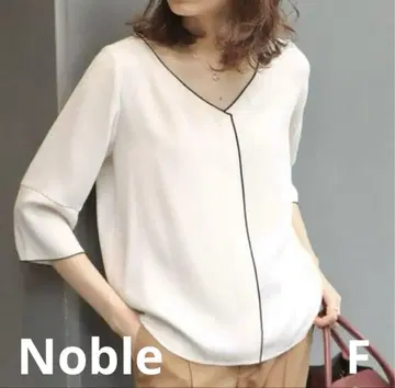 새상품 Noble 노블 바이컬러 멜로우 스티치 7부 소매 블라우스 화이트