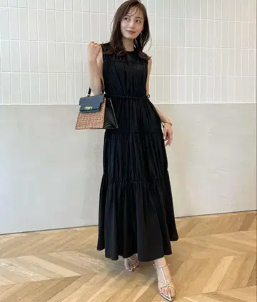 anuans 개더 티어드 컷 원피스 블랙