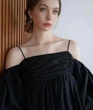 Acka. puffy gather blouse