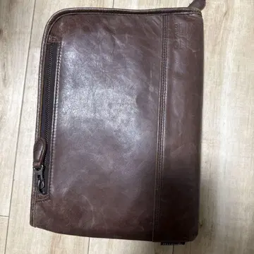 브라운 가죽 클러치백