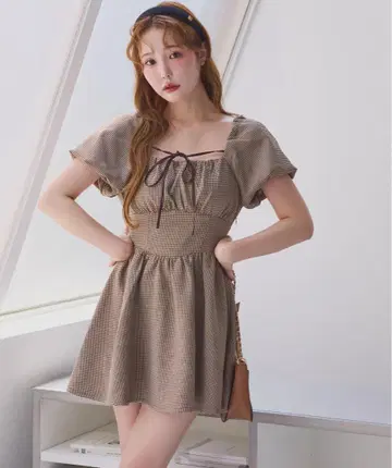 NICE CLAUP 백 셔링 미니 원피스