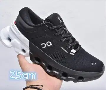 새상품 ON Cloudflyer5 스니커즈 25cm 블랙+화이트