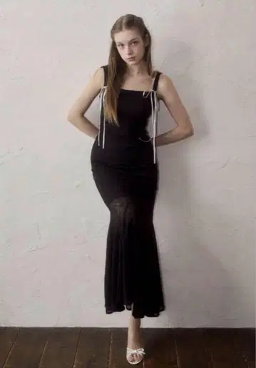 YILON 페미닌 머메이드 op 롱 원피스 블랙