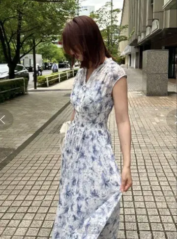 꽃무늬 V넥 맥시 드레스 슬리브리스