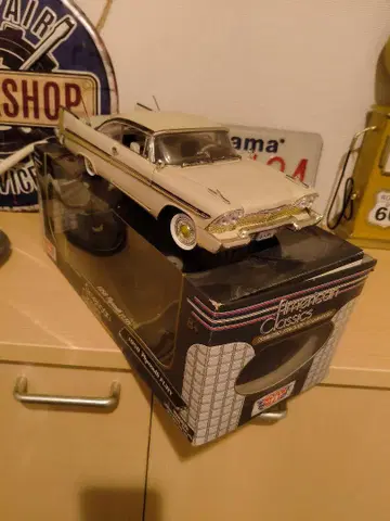 1958 Plymouth Fury 1:18 스케일 모델