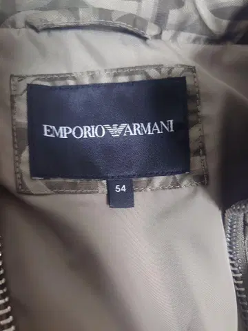 EMPORIO ARMANI 카모플라쥬 다운 자켓 54