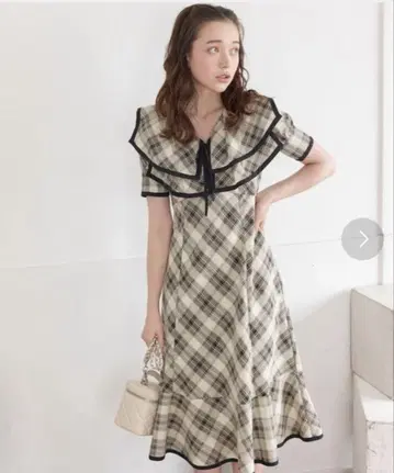 titty&co. 더블 컬러 파이핑 플레어 원피스
