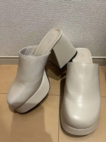 ZARA 샌들