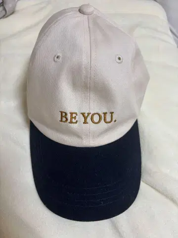 BE YOU. 자수 캡 베이지 네이비
