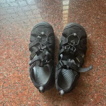 미사용 새상품 KEEN/키즈 22cm 아웃도어 샌들 블랙