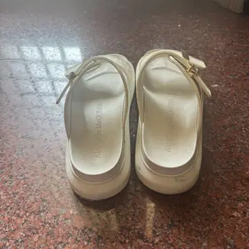 Alexander McQueen 화이트 샌들