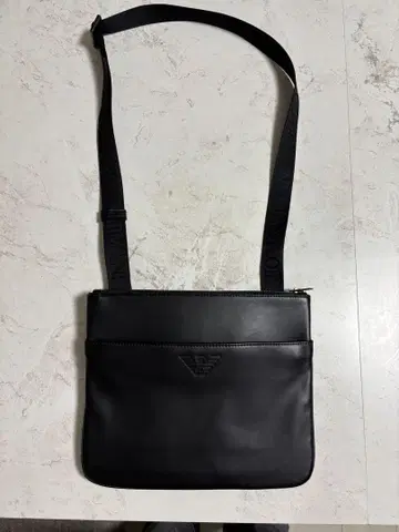Emporio Armani 숄더백 블랙