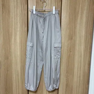 두세 그레이 카고 팬츠