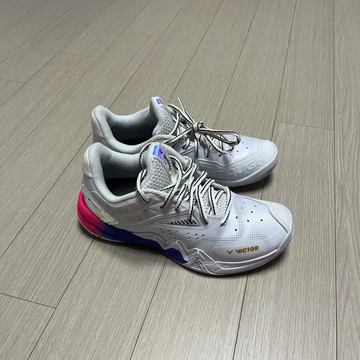 빅터 최상급 배드민턴화 P8500II 245 팝니다(새제품급)