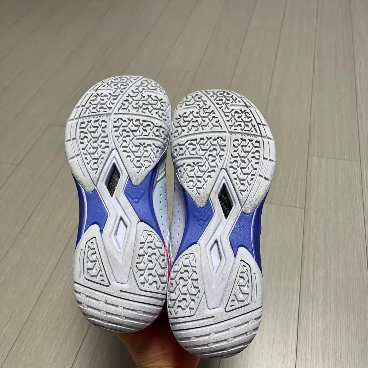 빅터 최상급 배드민턴화 P8500II 245 팝니다(새제품급)