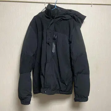 블랙 다운 자켓 후드 부착
