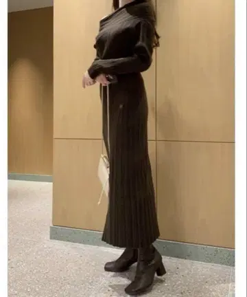 스나이델 원숄더 니트 원피스 SNIDEL