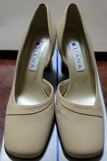 DIANA 베이지 하이힐