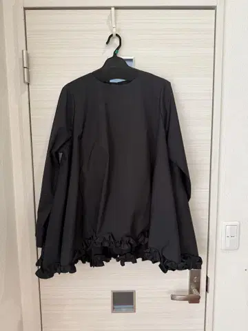 OHGA 프릴 블랙 긴팔 셔츠
